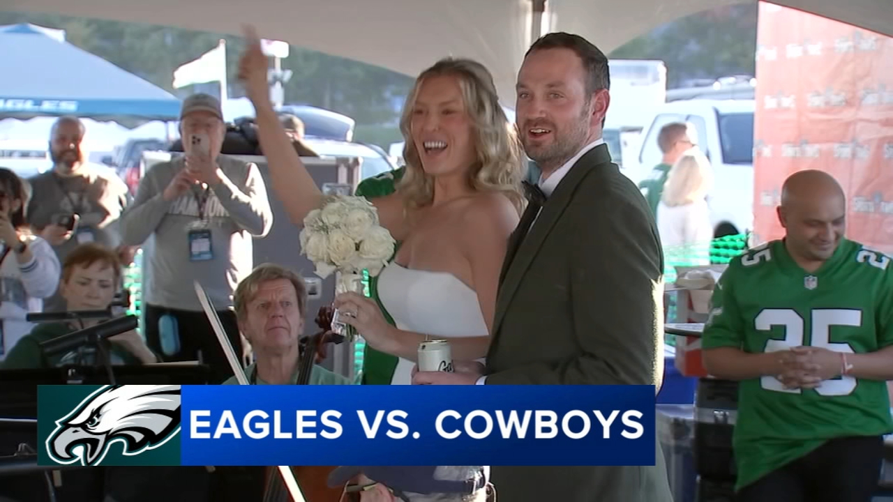 Chicago couple Lindsey Carl, Brandon Byrd get married at Philadelphia Eagles tailgate before MNF
       — Lansdale Community news